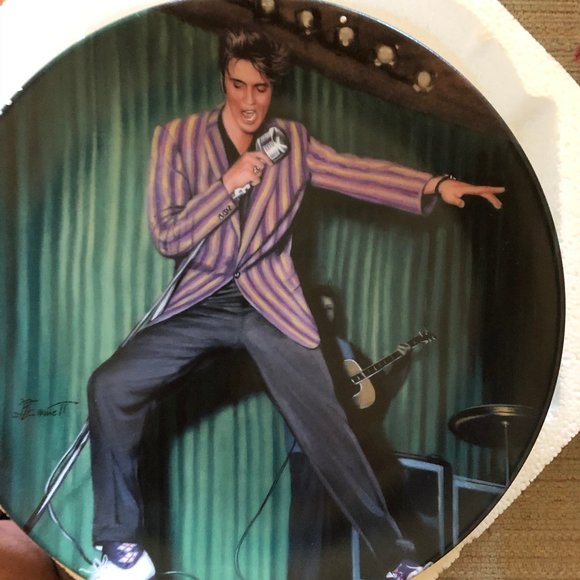 ELVIS PRESLEY COLLECTOR PLATES - SET OF 8 - Picture 7 of 8